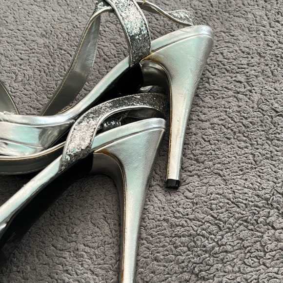 Guess WGBRYNN-T 8.5 Sparkly Strap Open Toe Pumps - Picture 8 of 8
